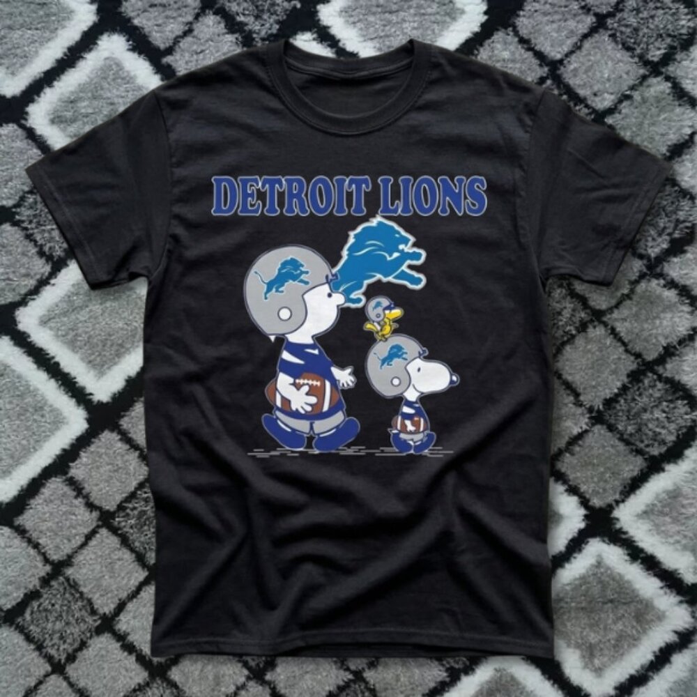 Black – Snoopy Detroit Lions Football Cartoon Graphic Tee Peanuts